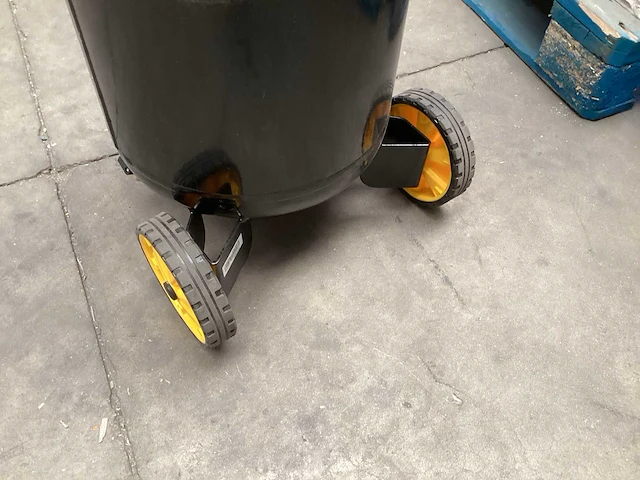Stanley fatmax hy227/10/50v luchtcompressor 2 pk, 10 bar, 50 liter - afbeelding 6 van  7
