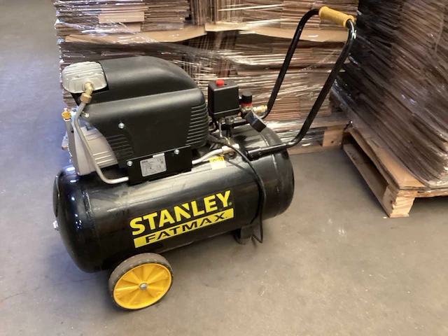 Stanley fatmax luchtcompressor 2,5 pk 10 bar - afbeelding 1 van  4