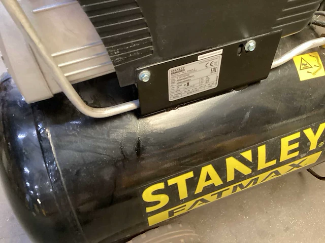 Stanley fatmax luchtcompressor 2,5 pk 10 bar - afbeelding 2 van  4