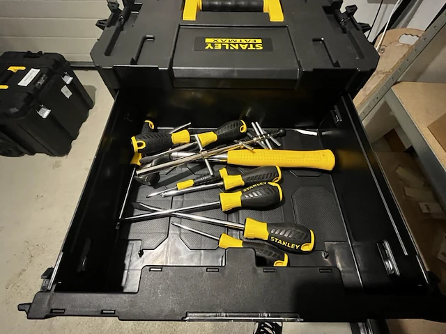 Stanley fatmax trolley incl. 3x tstak + inhoud - afbeelding 3 van  6