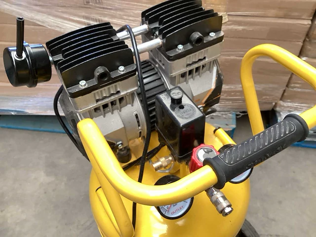 Stanley luchtcompressor 1 pk 8 bar - afbeelding 3 van  4