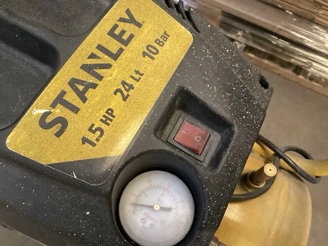 Stanley luchtcompressor 1,5 pk 10 bar - afbeelding 2 van  2