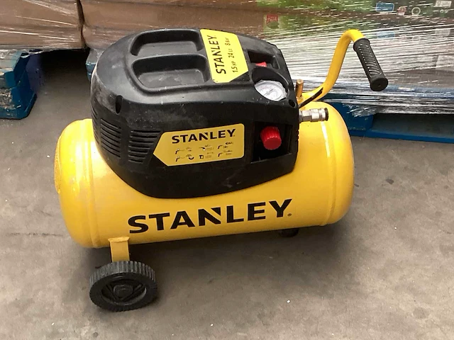 Stanley luchtcompressor 1,5 pk 8 bar, beschadigd - afbeelding 1 van  4