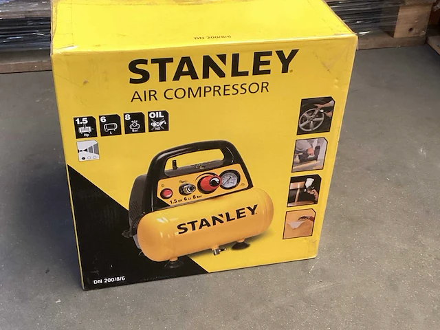 Stanley luchtcompressor 1,5 pk 8 bar, met accessoires - afbeelding 1 van  5