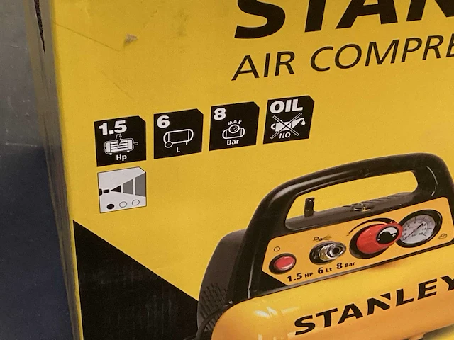 Stanley luchtcompressor 1,5 pk 8 bar, met accessoires - afbeelding 2 van  5