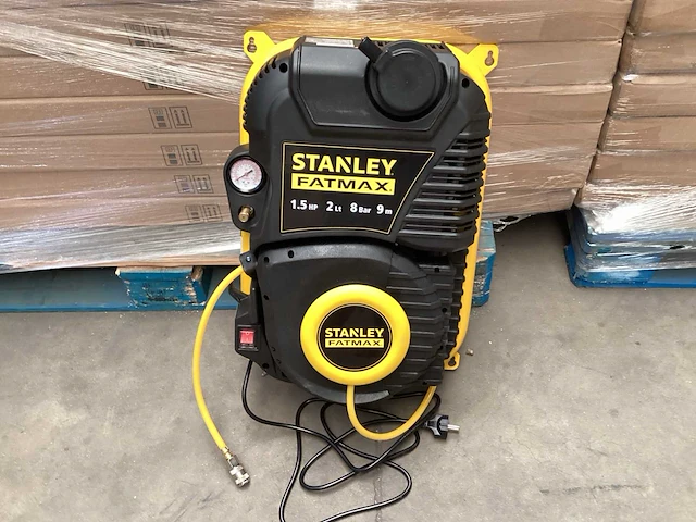 Stanley luchtcompressor 1,5 pk 8 bar, wandmontage - afbeelding 1 van  4