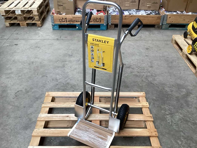 Stanley sxwt-ht525 steekwagen, 200 kg - afbeelding 1 van  5
