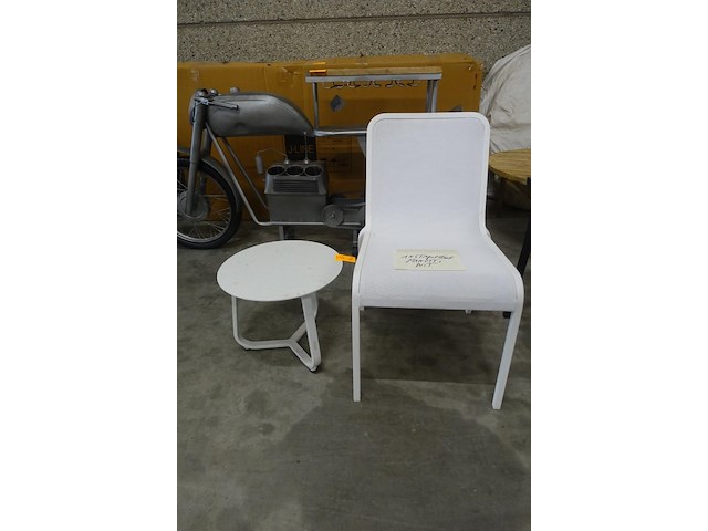 Stapelstoel manutti + tuintafel gescova - afbeelding 1 van  2