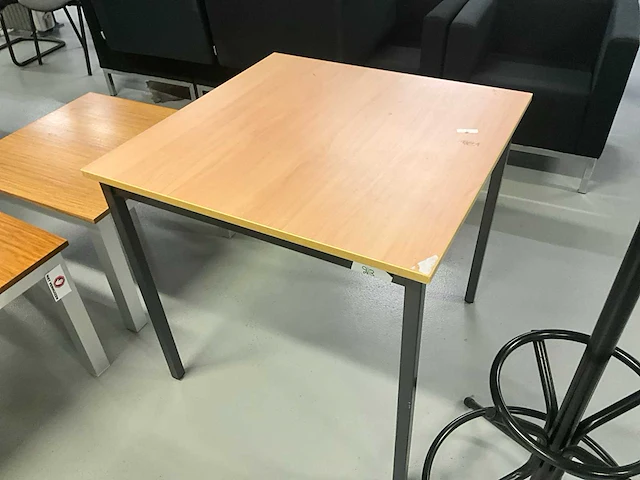 Statafels (2x) + divers meubilar - afbeelding 9 van  13