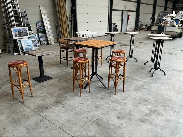 Statafels en stoelen (7x) - afbeelding 1 van  6