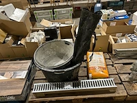 Statief / 2 metserskuipen / watergoot - afbeelding 1 van  6