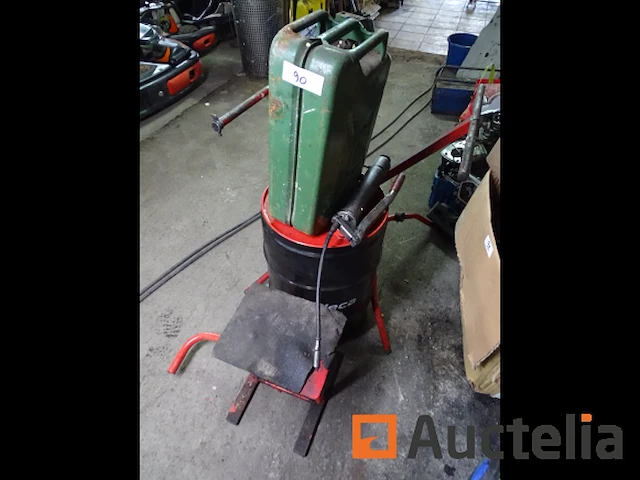 Statief, jerrycan, vetpomp, motorhouder, lege trommel - afbeelding 1 van  6