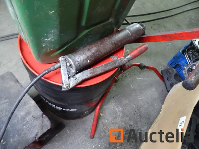 Statief, jerrycan, vetpomp, motorhouder, lege trommel - afbeelding 3 van  6