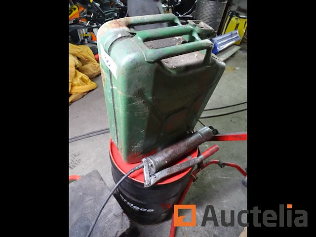 Statief, jerrycan, vetpomp, motorhouder, lege trommel - afbeelding 4 van  6
