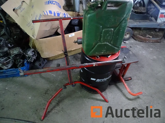 Statief, jerrycan, vetpomp, motorhouder, lege trommel - afbeelding 6 van  6