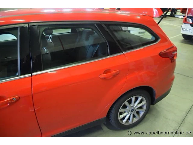 Stationwagen ford focus, diesel, 1499cm,88kw, 1e inschr 11/12/15, wf06xxgcc6fm44069, 63337km, co²-uitstoot 109g/km,euro6b, kenteken i+ii, gelijkvormigheidsattest, keuringtot 11/12/23, 2sleutels - afbeelding 13 van  16