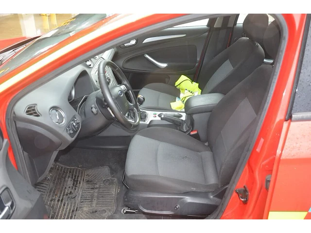 Stationwagen ford mondeo clippen, dienstwagen s10, type: ba7, variant: qyba1g, versie: 5cgbpw, ch.nr. wf0gxxgbbg8r48212 met boorddocumenten en sleutel - afbeelding 2 van  32