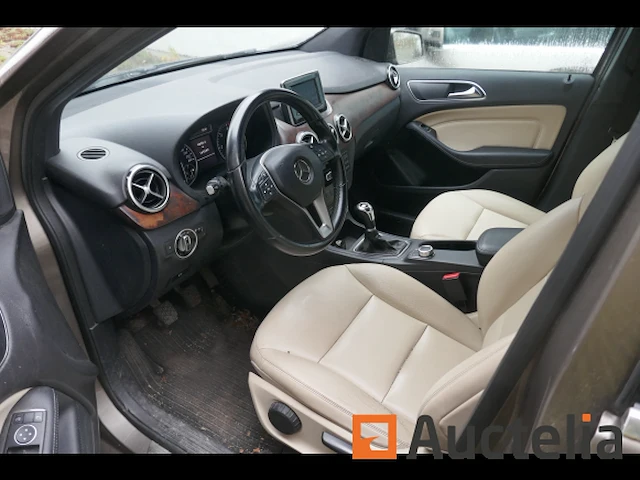 Stationwagen mercedes b 200 cdi (2013 - wdd 246 200 1j 151 274) - afbeelding 7 van  13