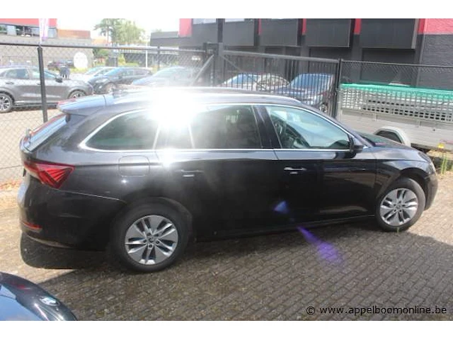 Stationwagen skoda octavia, benzine, 999cm³,81kw, 1e inschr 25/2/21, tmbjp7nx9my076497, 13159km, co²-uitstoot ng, euro6d-isc-fcm, kenteken i+ii, gelijkvormigheidsattest,keuring tot 25/2/27, 2sleutels - afbeelding 10 van  15