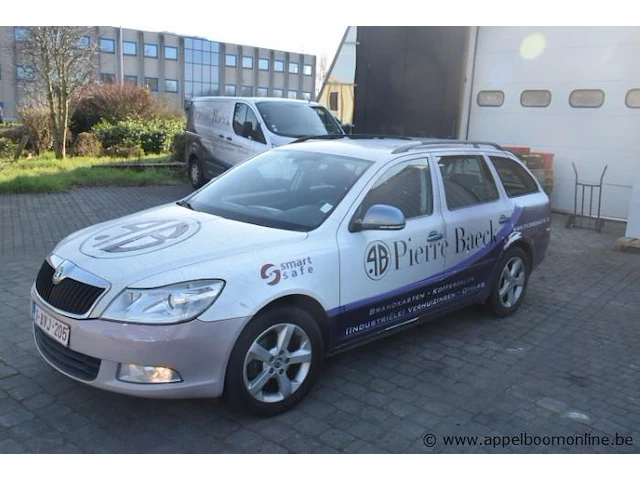 Stationwagen skoda octavia,diesel, 1598cm³,77kw,1e inschr 31/3/11,tmbht21z3b2136309, 336976km,co²-uitstoot 119g/km,euro5,kentekenbewijs, gelijkvormigheidsattest, keuring tot 31/3/25, 1sleutel - afbeelding 1 van  16