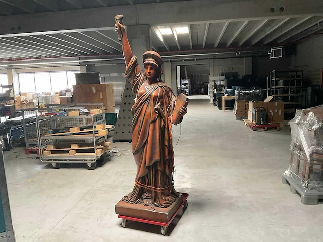 Statue of liberty eyecatcher beeld - afbeelding 1 van  9