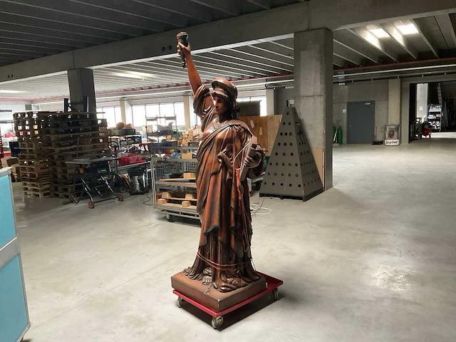 Statue of liberty eyecatcher beeld - afbeelding 2 van  9