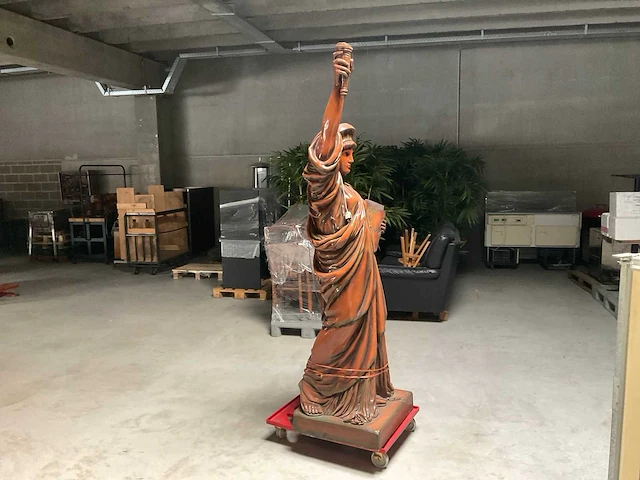 Statue of liberty eyecatcher beeld - afbeelding 4 van  9