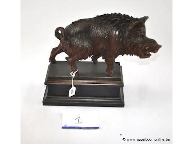 Statue - afbeelding 1 van  3