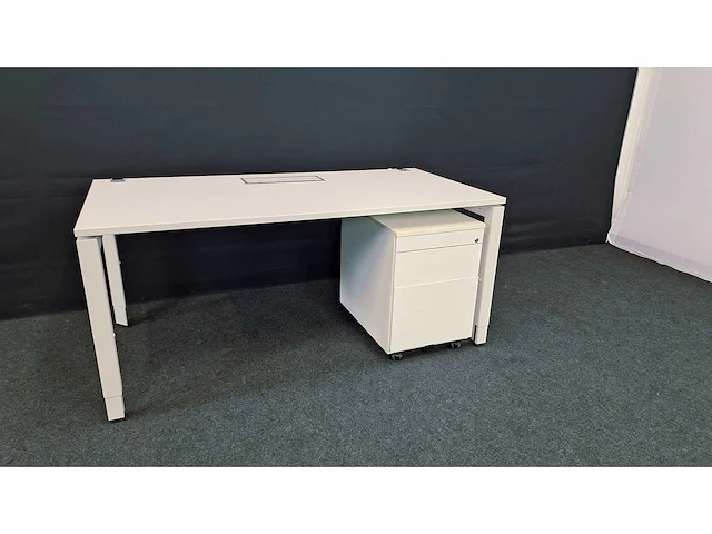 Steelcase - bureaus met ladenblokken (4x) - afbeelding 2 van  8