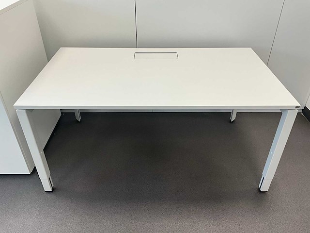 Steelcase bureau 160x90 (3x) - afbeelding 1 van  9
