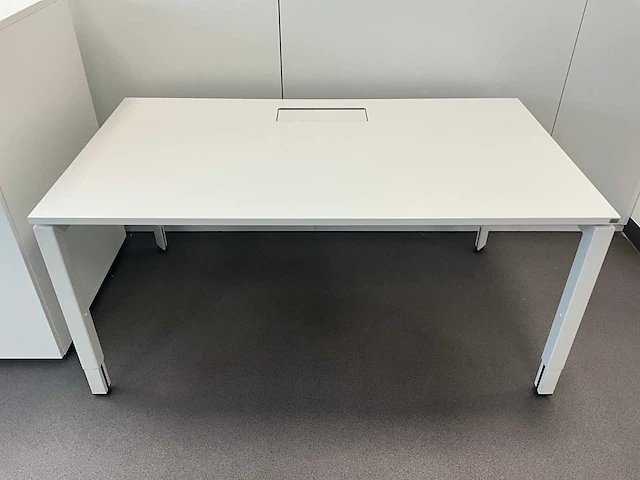 Steelcase bureau 160x90 (4x) - afbeelding 1 van  8