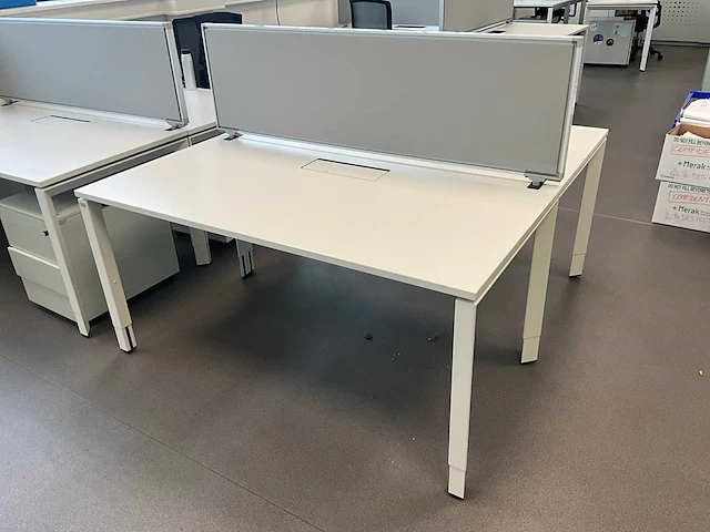 Steelcase bureau-eiland 160x160 (grijs) - afbeelding 1 van  10