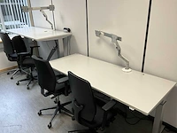 Steelcase bureautafel (2x) met 4 stoelen en 2 kasten - afbeelding 1 van  7