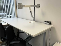 Steelcase bureautafel (2x) met 4 stoelen en 2 kasten - afbeelding 4 van  7