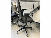 Steelcase bureautafel (2x) met 4 stoelen en 2 kasten - afbeelding 5 van  7