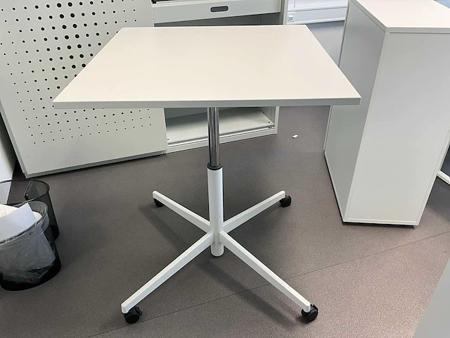 Steelcase verrijdbare vierkante tafel 90x90 (2x) - afbeelding 2 van  5