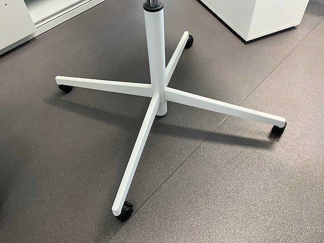 Steelcase verrijdbare vierkante tafel 90x90 (2x) - afbeelding 3 van  5