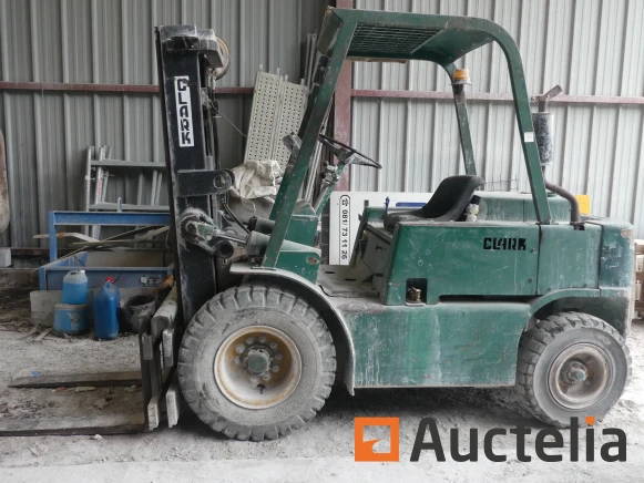 Steenbewerkingsmachines, heftruck, gereedschappen, enz.