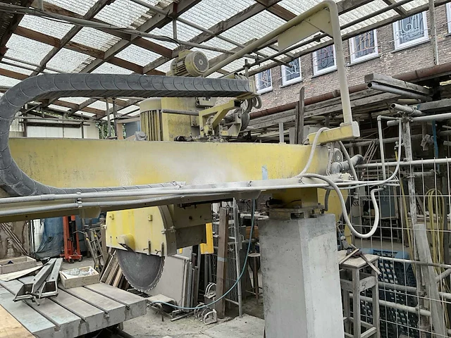 Steenzaagmachine van voorden - afbeelding 2 van  25