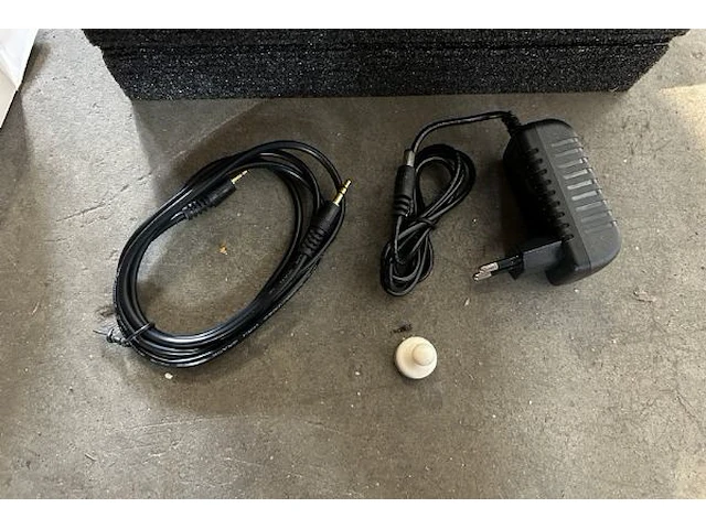Steepletone magnasoud speakercharger - afbeelding 6 van  6