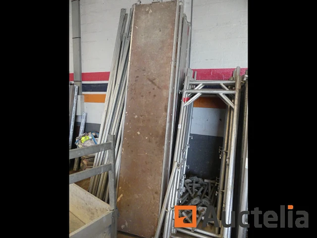 Steigers met loopbrug - afbeelding 1 van  6