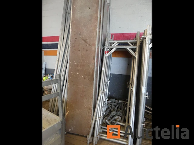 Steigers met loopbrug - afbeelding 6 van  6