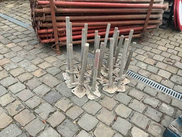 Steigerwerk met beveiligingsleuning en toebehoren steiger (59x) - afbeelding 4 van  6