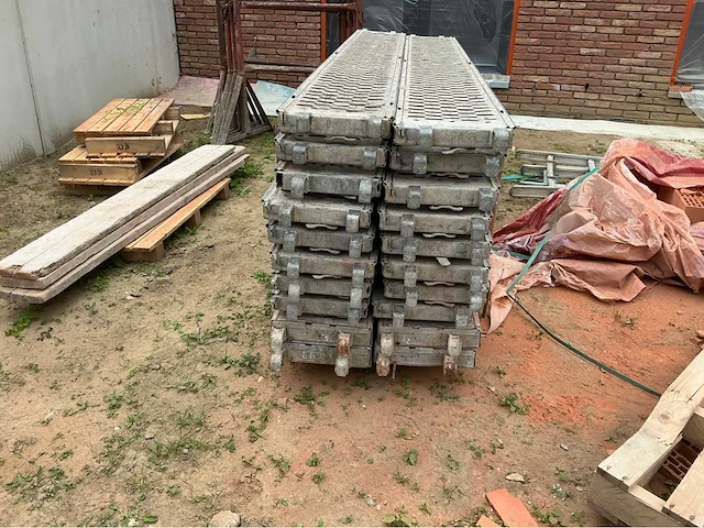 Steigerwerk met beveiligingsleuning en toebehoren steiger (59x) - afbeelding 5 van  6