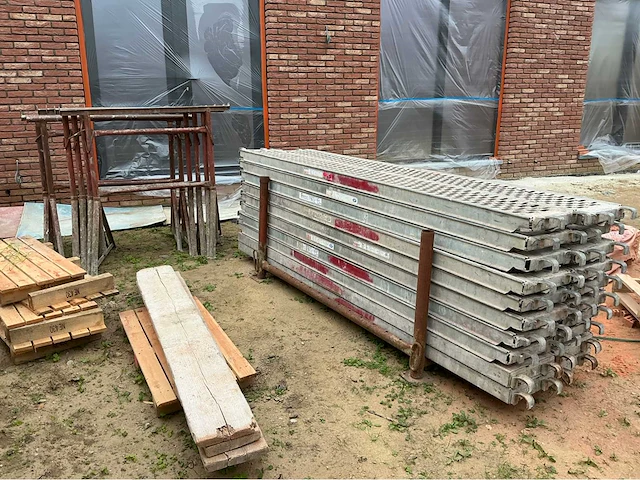 Steigerwerk met beveiligingsleuning en toebehoren steiger (59x) - afbeelding 6 van  6