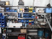 Stelling 2 kasten en vakkenkast met inhoud - afbeelding 1 van  3