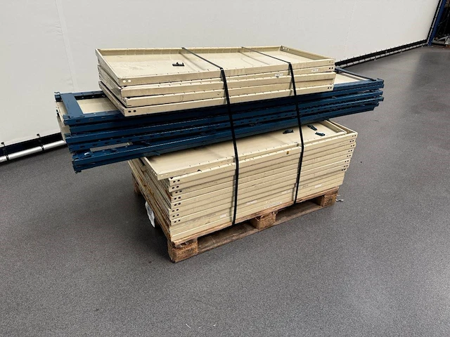 Stelling materiaal 6 staanders van 2000 mm en 28 legbord planken 1225x495 mm - afbeelding 1 van  1