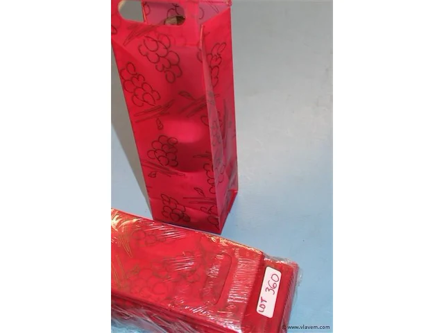 Stevige plastiek geschenkzak voor wijnfles - afbeelding 2 van  2