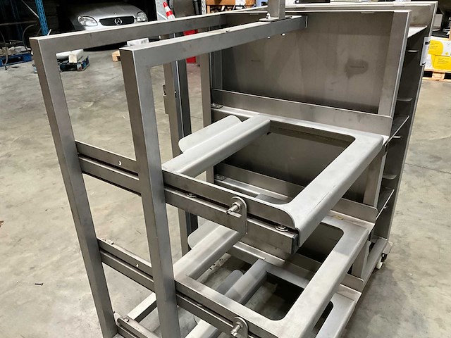 Stevige rvs rolkast - afbeelding 5 van  6