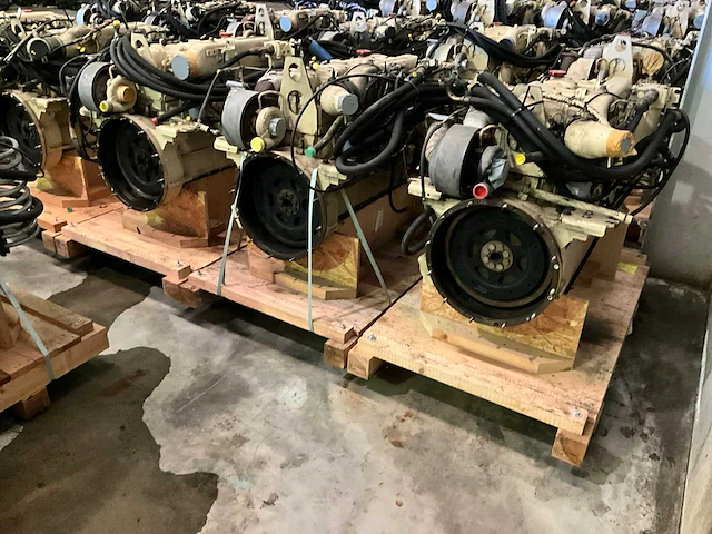 Steyer wd612.95 dieselmotor (5x) - afbeelding 18 van  19